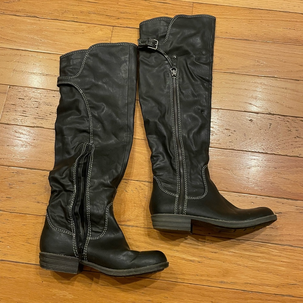 Black Knee-High Women's Boot with white stitching. - Picture 4 of 4